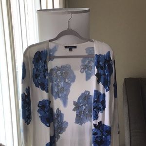 Long beautiful lightweight sweater by Relativity Size Large